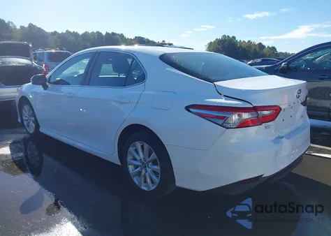 2018 Toyota Camry Le z USA, uszkodzony, nr VIN 4T1B11HK4JU567416